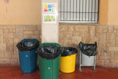 UNA VENTANA ABIERTA A NUESTRO MUNDO: Reciclaje: Contenedores nuevos en